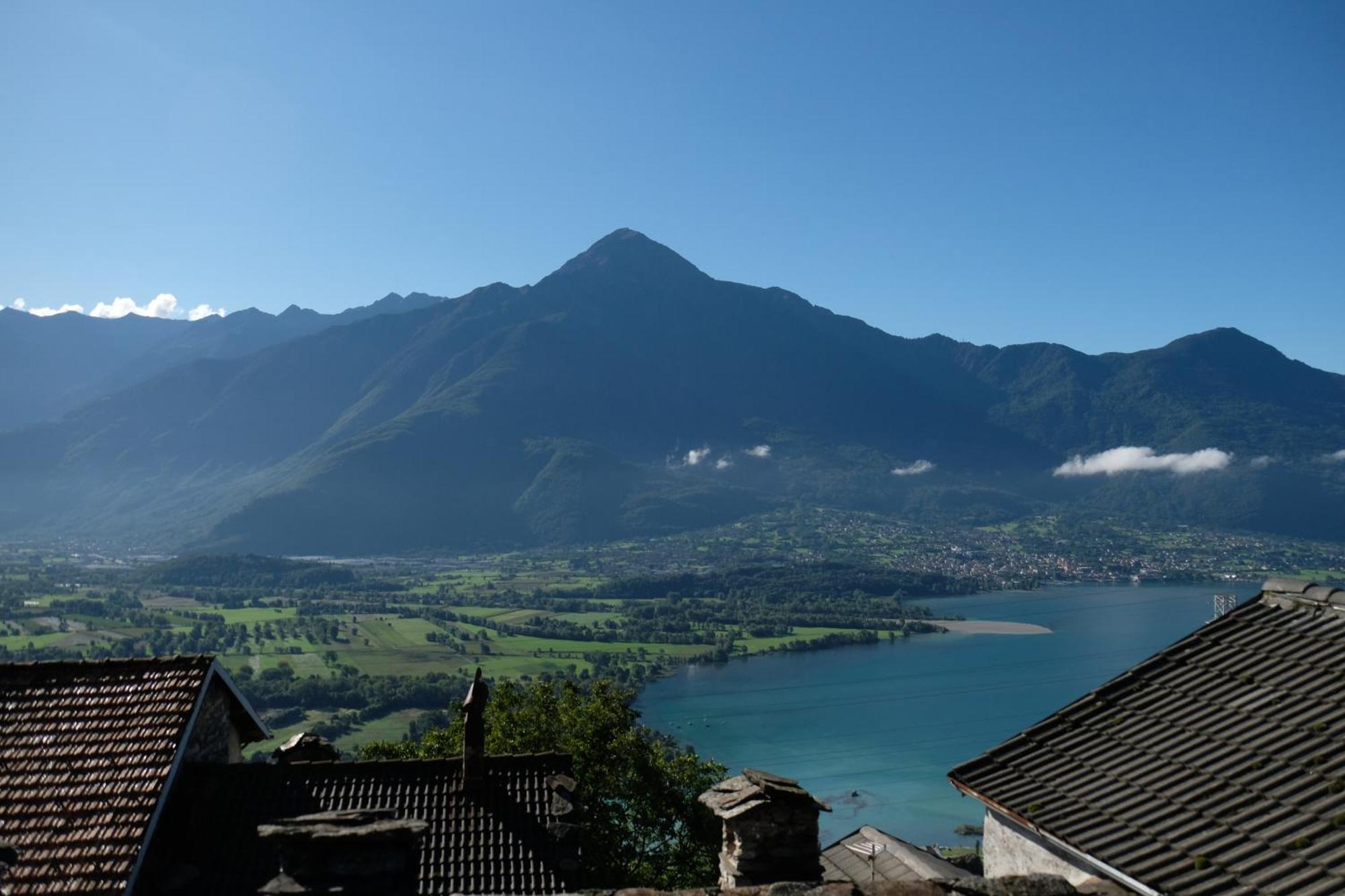 Appartamenti Montemezzo Le Case In Pietra Sorico Exterior foto
